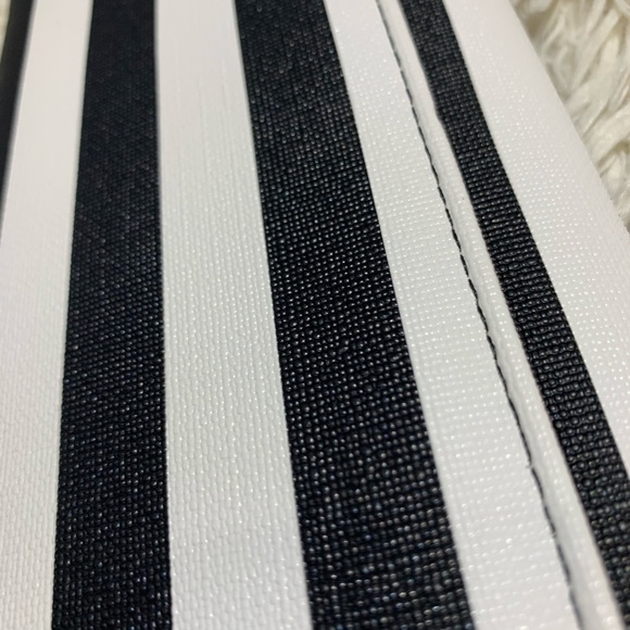 NWT Kut From The Kloth B&W Slim Striped Wallet - Picture 7 of 7